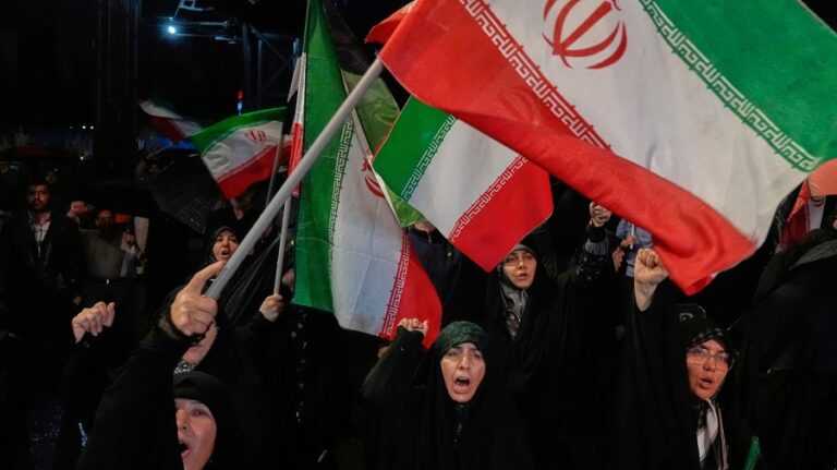 U.S.-Iran tensions rise, putting peace talks at risk