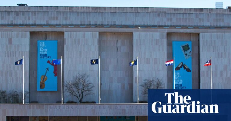 Trump escalates Smithsonian attack with order for signs outside history museum | Donald Trump