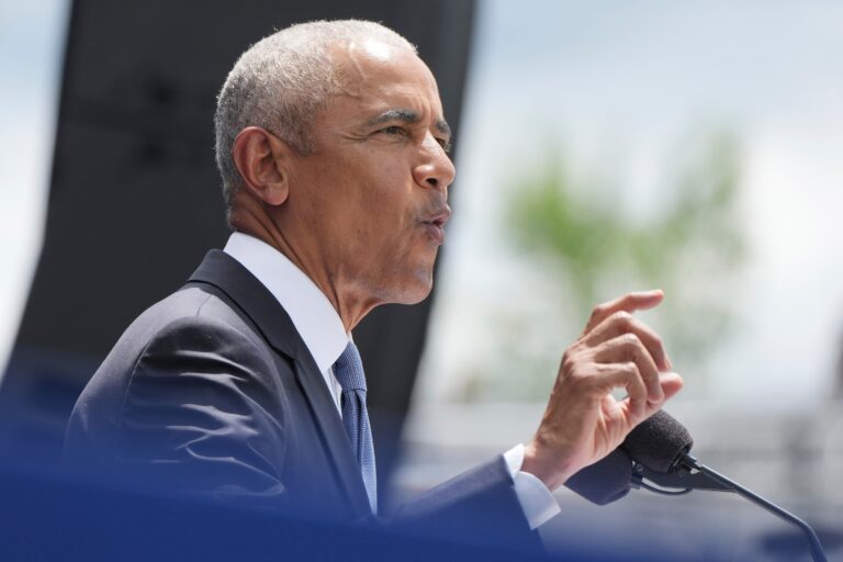 Obama calls for Dems to focus on AI